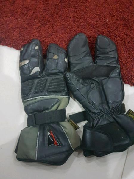 Motorbike leather gloves size large