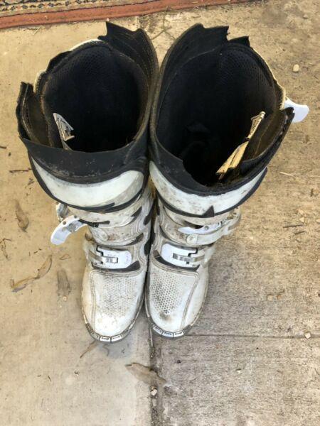 Size 7 moto boots