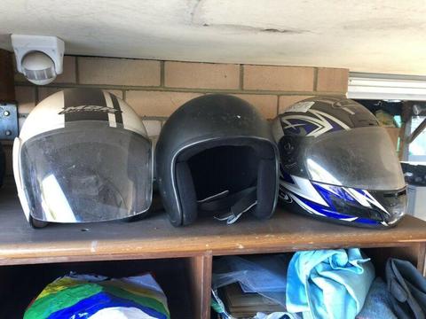 3x Helmets