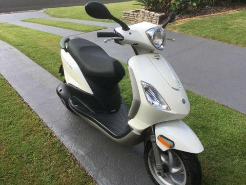 Piaggio 150 Fly Scooter
