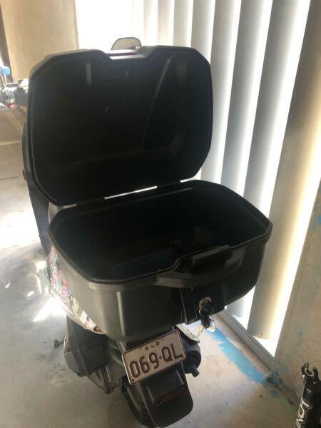 Scooter/Moped/Motorbike Top Box/Case (lockable) 29L