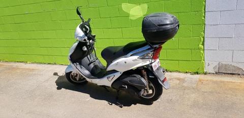 Sum 125cc moped