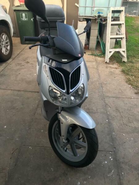 Aprilia 200 cc scooter