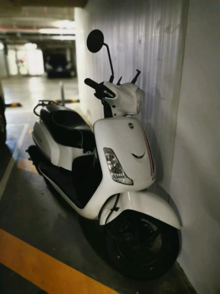 18 SYM 125cc scooter