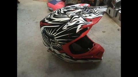 Fox v3 motocross helmet M