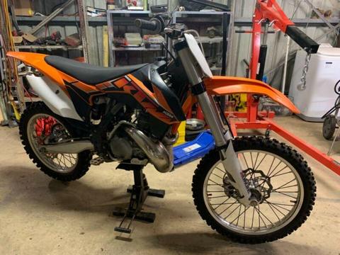 2014 ktm 250sx presents like new!!