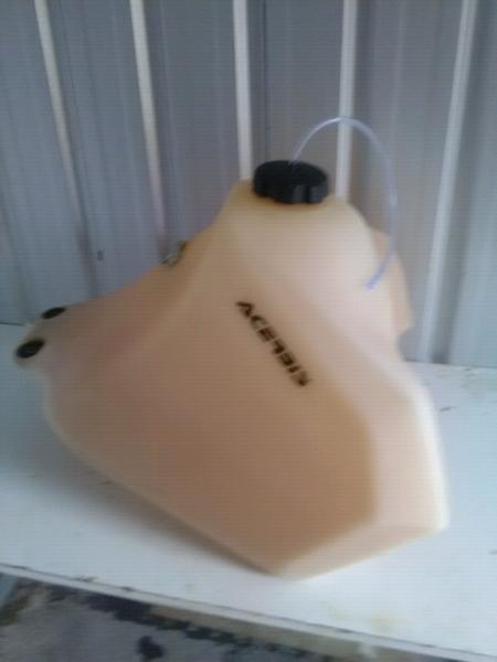 Fuel tank for motorcycle