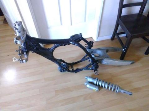 Wr450f frame and rear shock