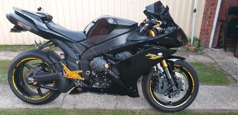 R1 - 2008 Yamaha black and gold