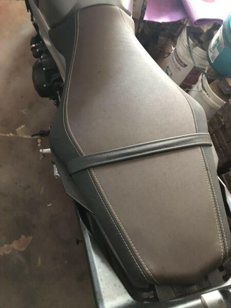 MT-09 vintage flat seat