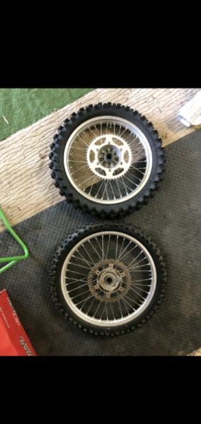 Kx 250 wheels Excellent condition with Pirelli Tryes