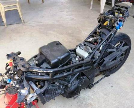 Wrecking: low k's hyosung gt650r efi. Free Delivery KEMPSEY-SYDNEY