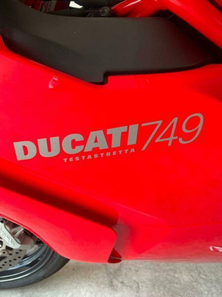DUCATI 749S SUPERBIKE. PRESENTS AND RIDES LIKE NEW