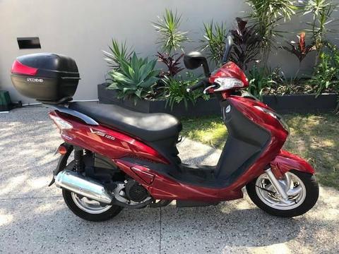 vs125 motocycle/ moped SYM. Only 1000Kms