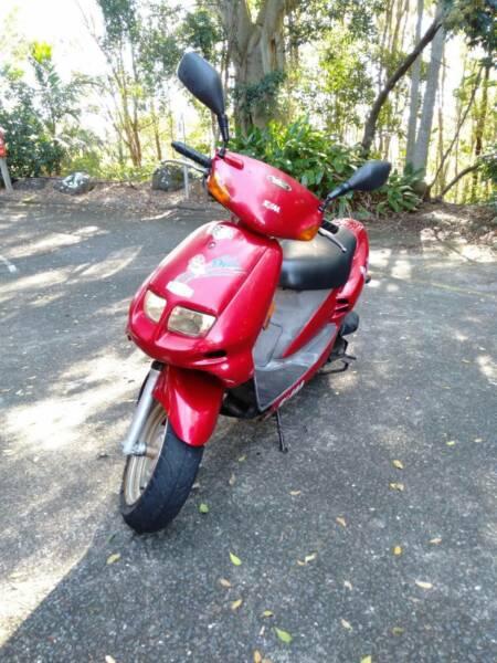 Moped SYM Red Devil