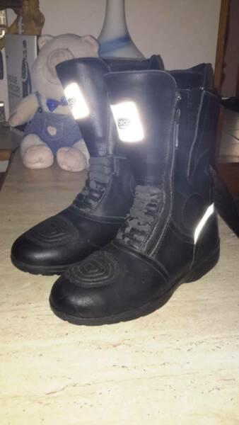 motorcycle boots exc cond CAN POST size 8.5