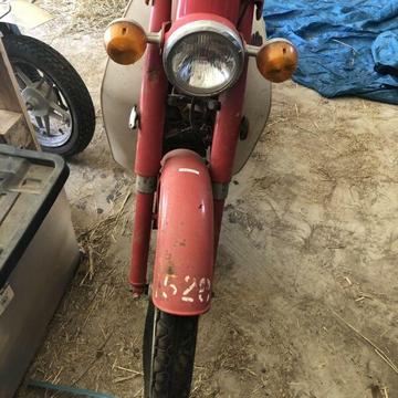 Yamaha postie bike red