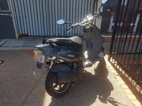 Scooter 50cc sell with cross helmet