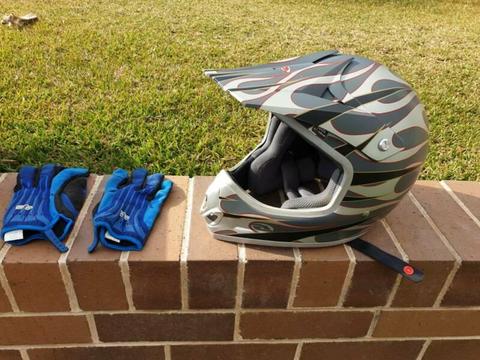 Helmet - Dirt Bike Medium ANSWER RACING Helmet & FOX GLOVES X-Large