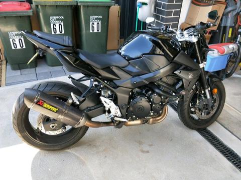 Suzuki GSR750