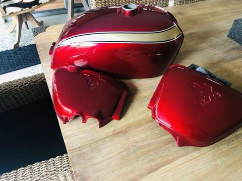 Vintage Honda CB750 K2 fuel tank and side covers