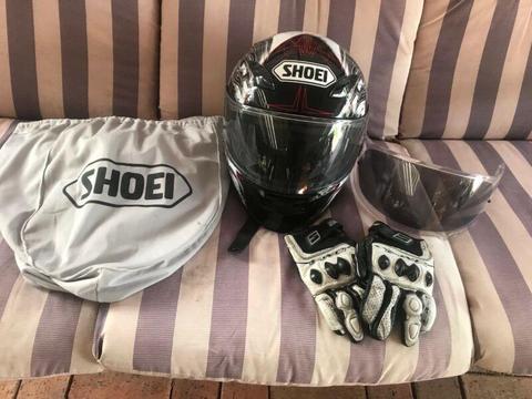 SHOEI XR1100 SMALL. Great condition with gloves, bag and extra visor