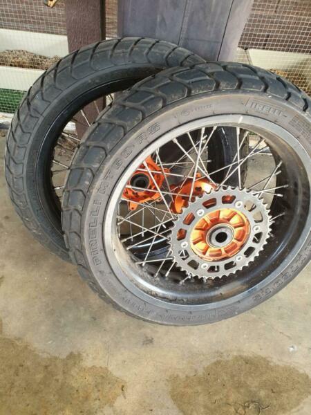 Ktm 690 motard wheels