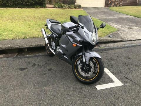 2007 Hyosung GT650R (LAMS Approved) w/ Riding Gear, Htd Grips, Exhaust