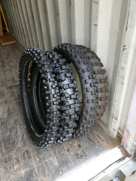 Motocross tyres