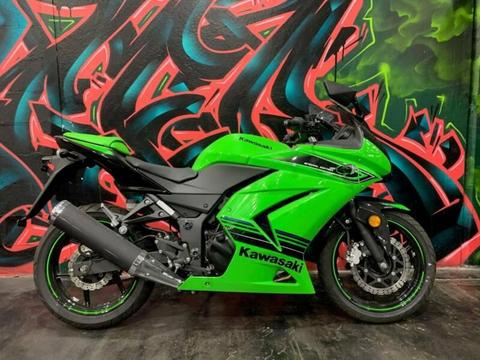 2010 NINJA 250 BRAND NEW BUT PLEASE NOTE: NOT FOR ROAD USE