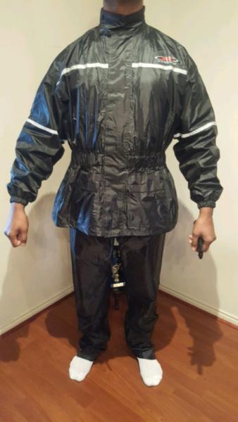 Motorcycle wet riding gear
