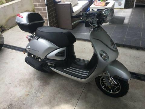 2018 scooterelli legend 125cc scooter parts / farm use only