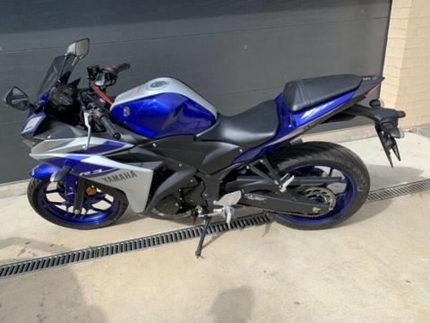 2015 Blue Yamaha YZF-R3 Motorcycle