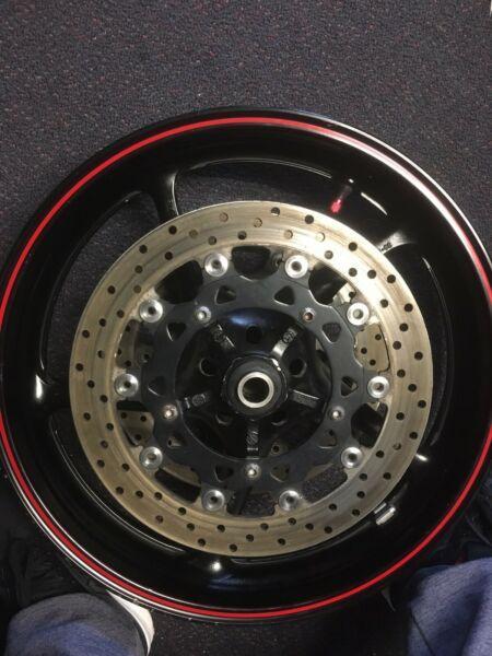 Yamaha R6 front wheel 2005 with discs