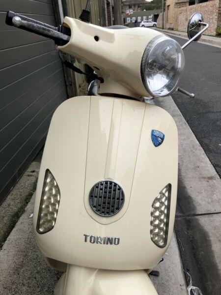 Scooter Torino famosa only 1900 km ONE YEAR REGO