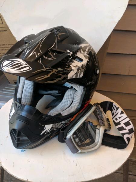 Motorbike Helmet xs and goggles