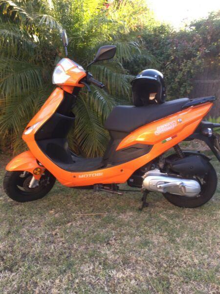 Scooter - 50cc scooter. 2015 model 800kms. First to see will buy