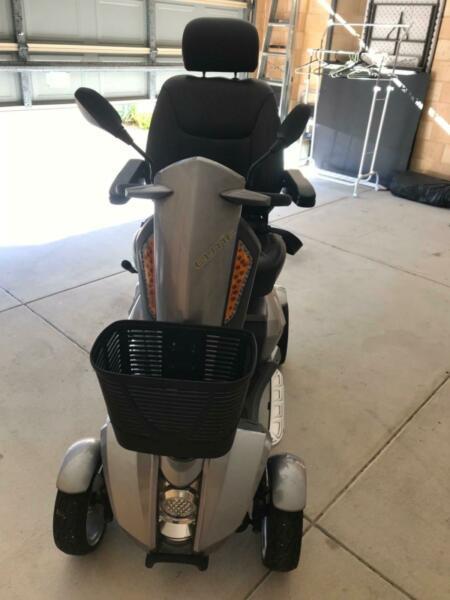 MOBILITY SCOOTER/Top of Range/Good as new