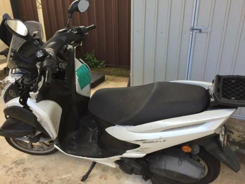 Yamaha Scooter Cheap- New 5000$ (need repair)