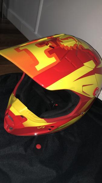 FOX YOUTH MOTOCROSS HELMET