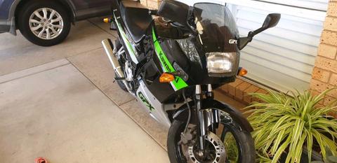 Kawasaki gpx 250 $2000