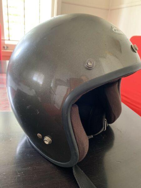 Scooter / motorcycle helmet