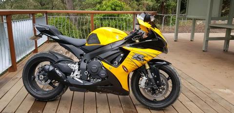 Suzuki gsxr750 2012 mint condition. Many extras