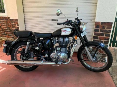 Royal Enfield 350 Classic Motorbike 2012 but only 3000km. Like new