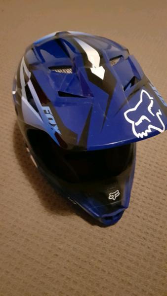 Fox v1 motocross helmet size medium