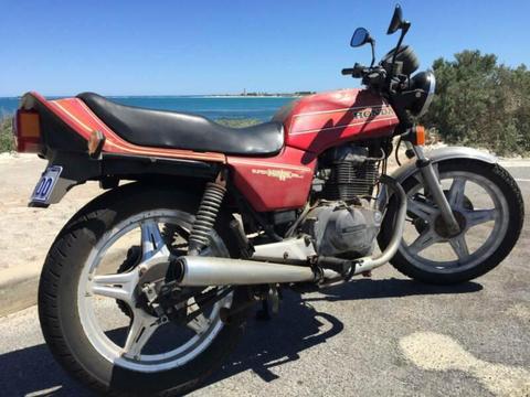 Honda CB250N SuperHawk 1981