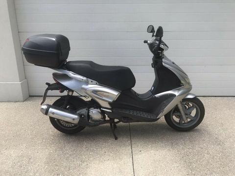 250cc Benelli Scooter