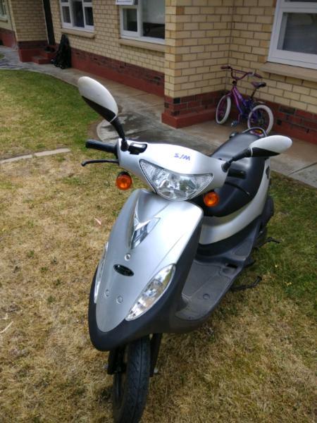 Scooter very good condition low kimometer