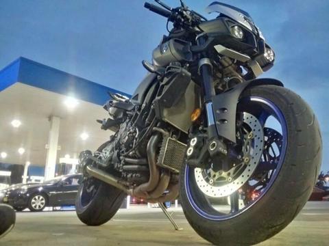 2016 YAMAHA MT10 Two Brothers tuned pipe, grip, REGO rack LOW KLMS