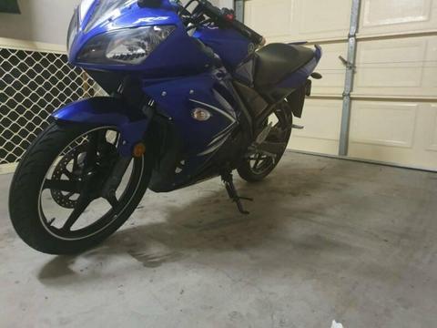 Yamaha R15, clean low kms